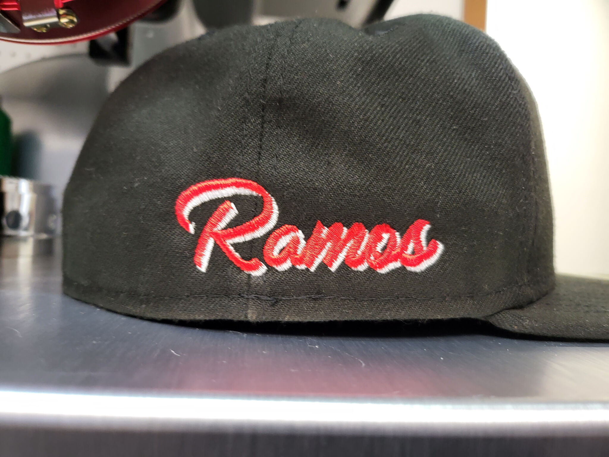 Fast-turnaround t-shirt printing and e-broidery by Planet T's